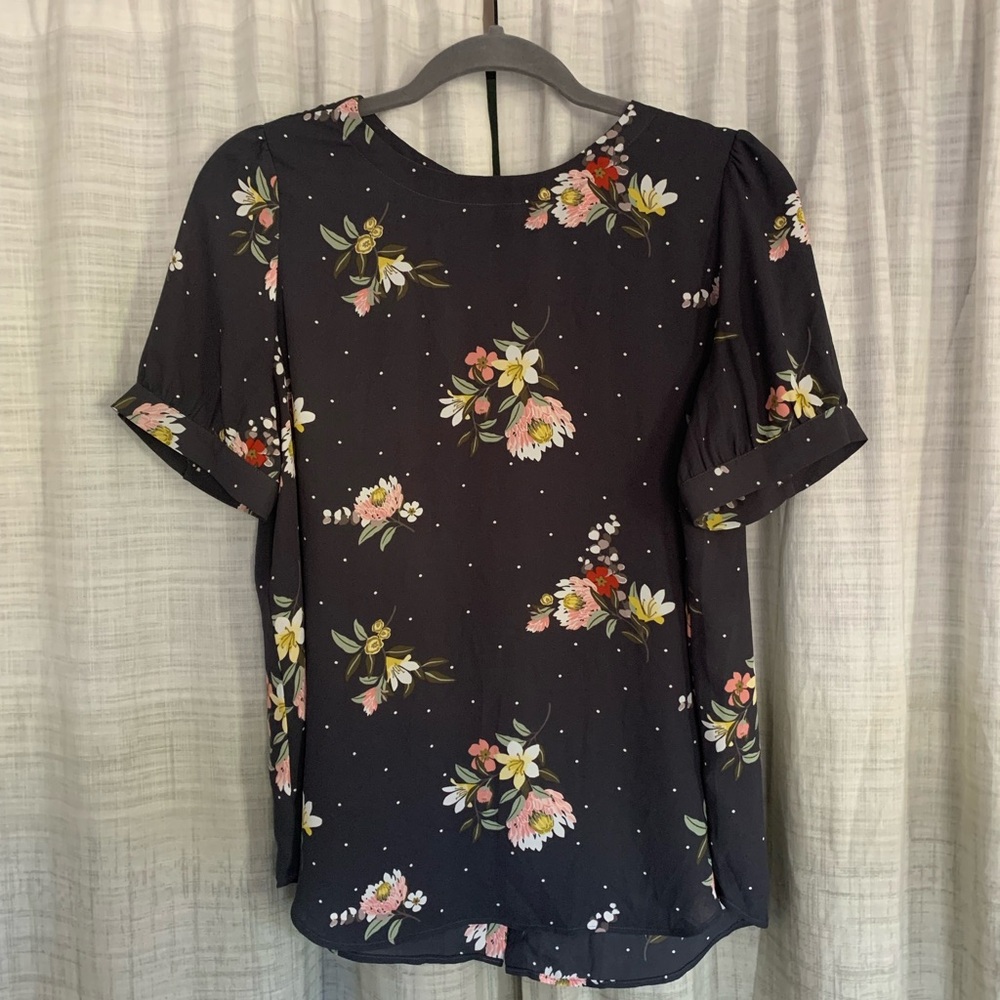 Loft Extra Small Petite Navy Floral Short Sleeve Blouse